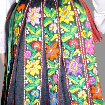 Traje tradicional rumano hecho a mano con falda de lana tradicional rumana