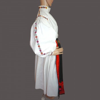 Alte traditionelle rumänische Tracht aus der Region Sălaj – Bluse, Rock und Schürze (Größe M)