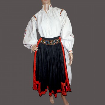 Alte traditionelle rumänische Tracht aus der Region Sălaj – Bluse, Rock und Schürze (Größe M)