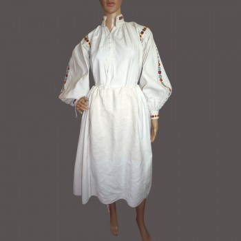 Traditionelle rumänische Volkstracht aus Sălaj – Handgestickte Bluse (Größe M)
