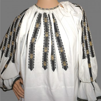 Traditional Romanian Folk Ensemble from Sibiu – 4-Piece Set with Hand-Stitched Details and Wool Aprons