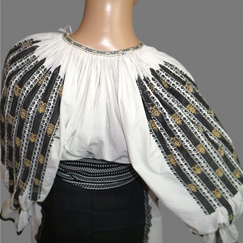 Traditional Romanian Folk Ensemble from Sibiu – 4-Piece Set with Hand-Stitched Details and Wool Aprons