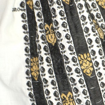 Authentic Vintage Romanian Folk Costume from Mărginimea Sibiului – Hand-Embroidered, Excellent Condition