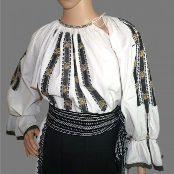 Authentic Vintage Romanian Folk Costume from Mărginimea Sibiului – Hand-Embroidered, Excellent Condition