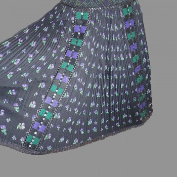 Vintage Rumänskt Plisserat Förkläde i Ull – Handbroderat, Transsylvanien (Cluj-regionen)
