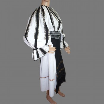 Rare Traditional Romanian Folk Costume from Sibiu–Valcea Region – Hand‑Embroidered Romanian Blouse with Skirt, Aprons & New Belt