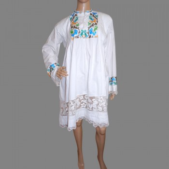 Vintage Rumänische Traditionelle Bluse mit Perlenstickerei – Über 50 Jahre alt